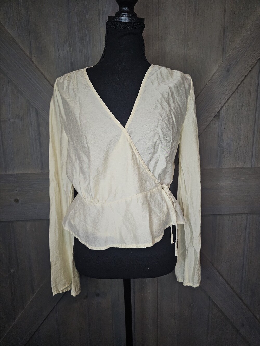 A.n.a Wrap Top Pale Yellow Blouse sz Small
